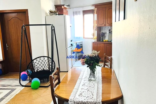 Appartamento in vendita a Tirana 2+1, Arredato