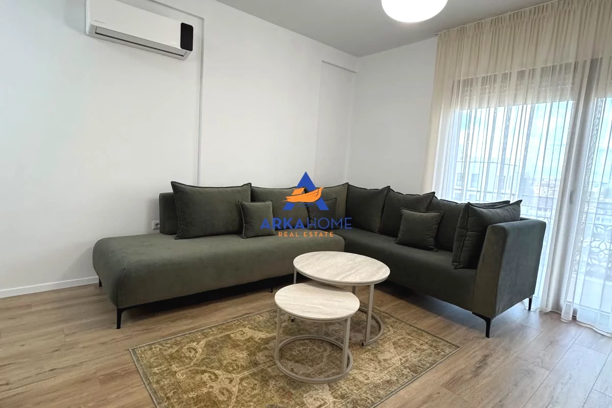 Shtepi me qera Apartament ne Tirane, 1+1, Mobilimi E mobiluar, Pagesa 828  Euro.