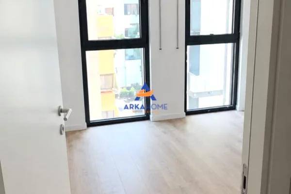 JEPET ZYRE ME QERA 82 M2 "KOMUNA E PARISIT" 700 EURO
