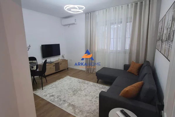Shtepi me qera Apartament ne Tirane, 1+1, Mobilimi E mobiluar, Pagesa 607  Euro.