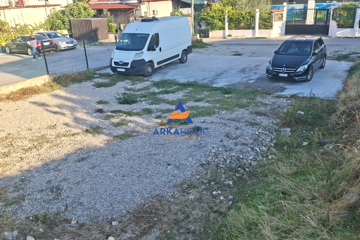 SHITET TOKE 500 M2 "SAUK" 200.000 EURO