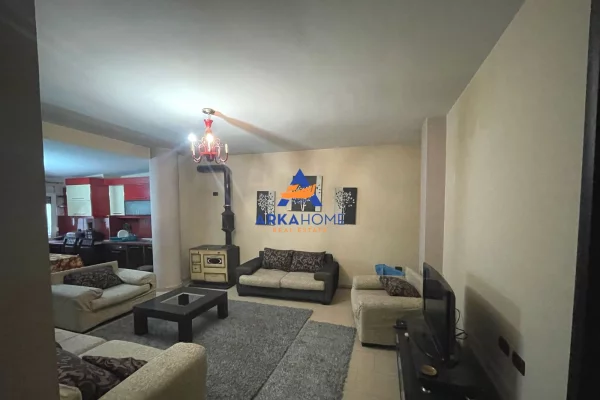 JEPET APARTAMENT ME QERA 3+1+BALLKON "ISH TREGU ELEKTRIK" 73.000 LEKE