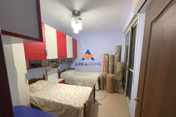 Shtepi me qera Apartament ne Tirane, 3+1, Mobilimi E mobiluar, Pagesa 806  Euro.