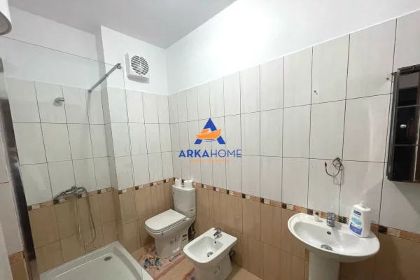 Shtepi me qera Apartament ne Tirane, 3+1, Mobilimi E mobiluar, Pagesa 806  Euro.