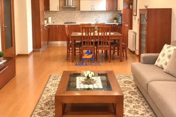 Shtepi me qera Apartament ne Tirane, 2+1, Mobilimi E mobiluar, Pagesa 883  Euro.