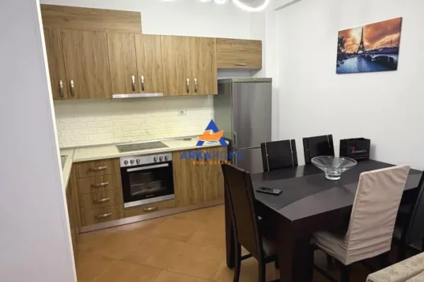 Shtepi me qera Apartament ne Tirane, 2+1, Mobilimi E mobiluar, Pagesa 441  Euro.