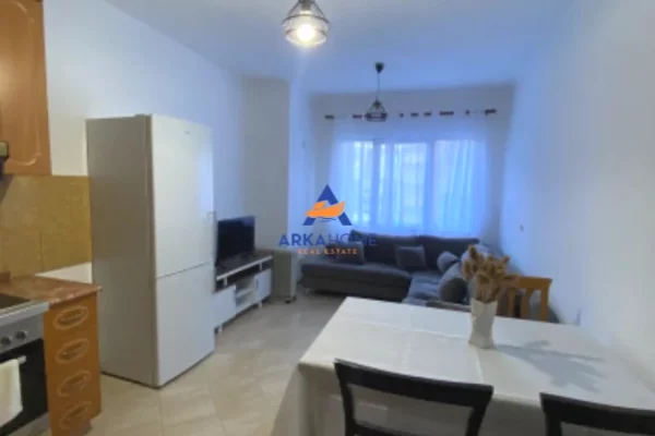 Shtepi me qera Apartament ne Tirane, 1+1, Mobilimi E mobiluar, Pagesa 494  Euro.