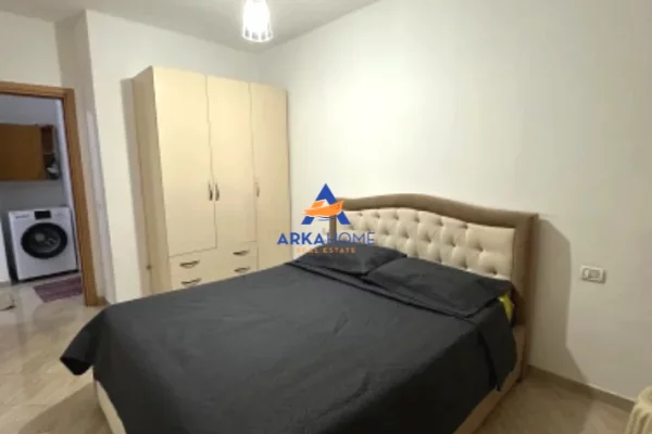 Shtepi me qera Apartament ne Tirane, 1+1, Mobilimi E mobiluar, Pagesa 494  Euro.