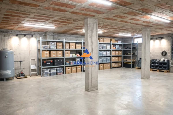 JEPET MAGAZIN ME QERA 125 M2 "URA INSTITUTIT" 30.000 LEKE