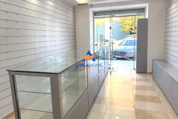 SHITET NJESI BIZNESI 127 M2 "PERBALL DIPLOMAT 1,VASIL SHANTO" 400000 EURO