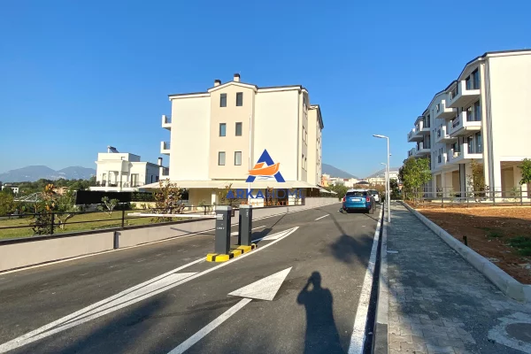 SHITEN 3 POSTE PARKIMI 75 M2 SECILI "SAUK" 2600000 LEKE SECILI