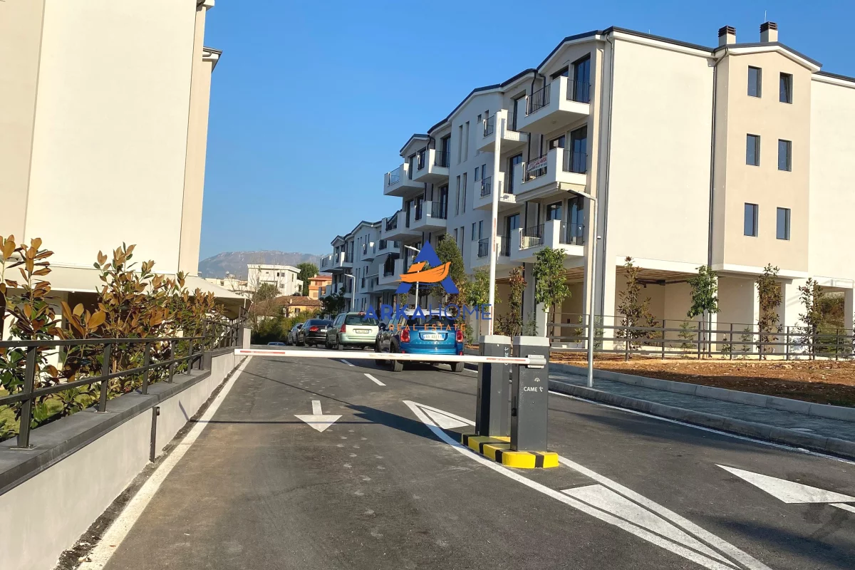 SHITEN 3 POSTE PARKIMI 75 M2 SECILI "SAUK" 2600000 LEKE SECILI