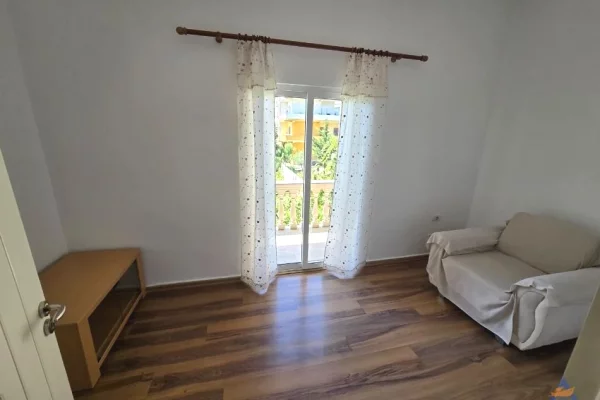 Shtepi me qera Apartament ne Tirane, 2+1, Mobilimi E mobiluar, Pagesa 650  Euro.