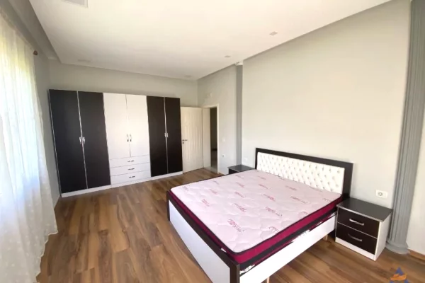 Shtepi me qera Apartament ne Tirane, 2+1, Mobilimi E mobiluar, Pagesa 650  Euro.