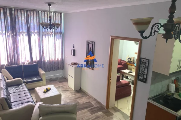 Shtepi me qera Apartament ne Tirane, 2+1, Mobilimi E mobiluar, Pagesa 718  Euro.