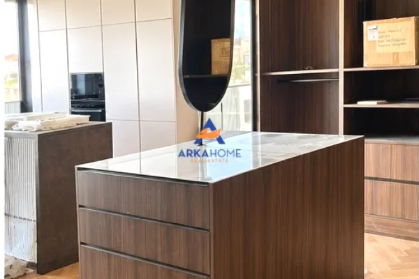 Shtepi ne shitje Vila Luksoze ne Tirane, 4+1, Mobilimi E mobiluar, Pagesa 806,629  Euro.