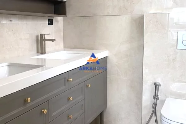 Shtepi ne shitje Vila Luksoze ne Tirane, 4+1, Mobilimi E mobiluar, Pagesa 806,629  Euro.