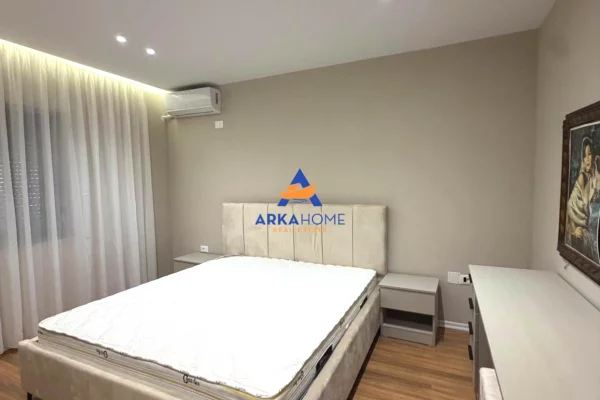 Shtepi me qera Apartament ne Tirane, 3+1, Mobilimi E mobiluar, Pagesa 885  Euro.