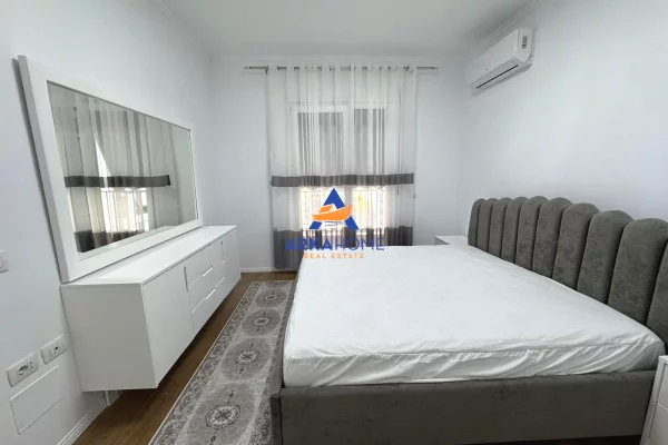 Shtepi me qera Apartament ne Tirane, 1+1, Mobilimi E mobiluar, Pagesa 400  Euro.