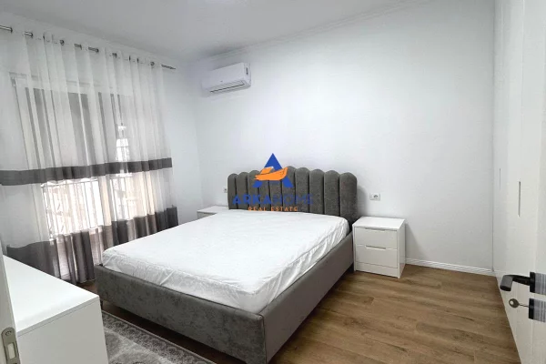 Shtepi me qera Apartament ne Tirane, 1+1, Mobilimi E mobiluar, Pagesa 400  Euro.