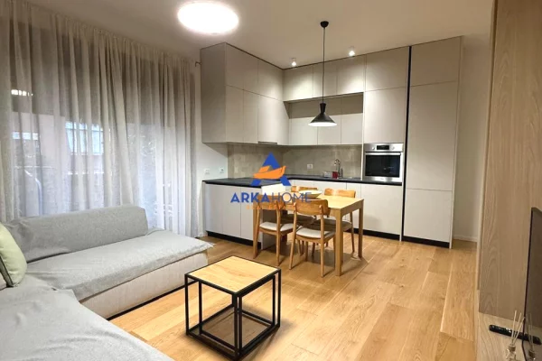 Shtepi me qera 2+1 ne Tirane - 1,250 Euro
