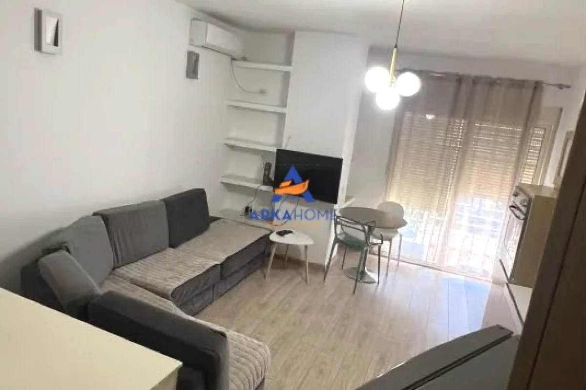 Shtepi me qera Apartament ne Tirane, 1+1, Mobilimi E mobiluar, Pagesa 664  Euro.
