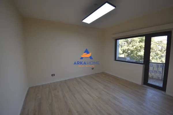 Ambient biznesi me qera 3+1 ne Tirane - 996 Euro