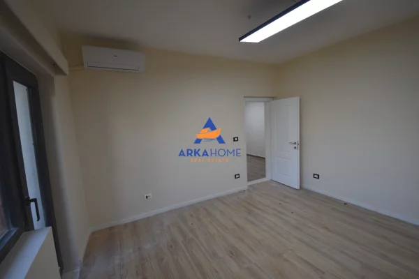 JEPET ME QIRA AMBIENT PER ZYRA / BIZNES 80M2 "BLLOK" 90.000 LEKE