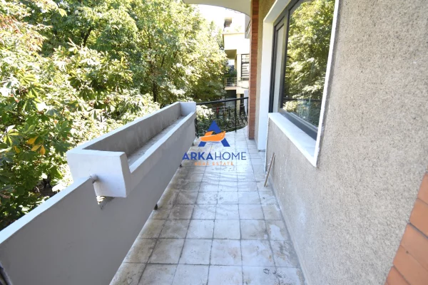 JEPET ME QIRA AMBIENT PER ZYRA / BIZNES 80M2 "BLLOK" 90.000 LEKE
