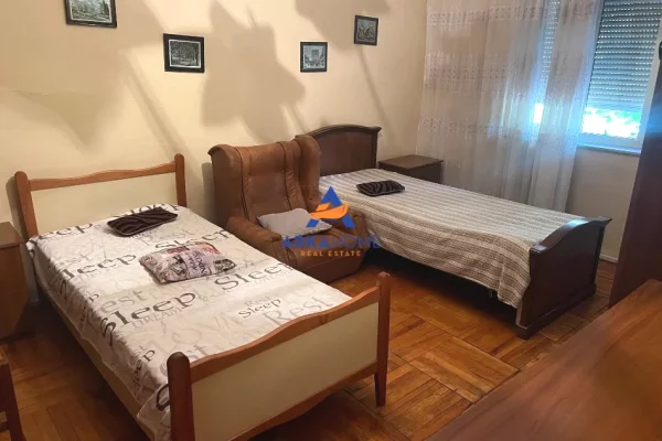 Shtepi me qera Apartament ne Tirane, 2+1, Mobilimi E mobiluar, Pagesa 650  Euro.
