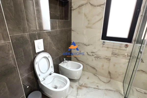 Shtepi me qera Apartament ne Tirane, 2+1, Mobilimi E mobiluar, Pagesa 996  Euro.