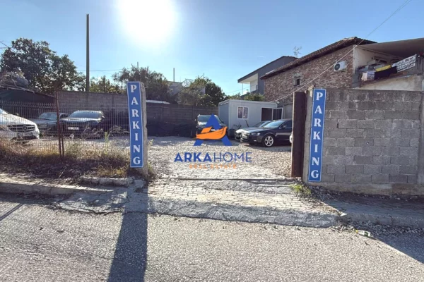 JEPET ME QIRA TOKE 300 M2 "RRUGA FRANG BARDHI, PRANË SHKOLLËS MARIN BARLETI" 70.000 LEKE