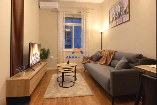 Shtepi me qera Apartament ne Tirane, 1+1, Mobilimi E mobiluar, Pagesa 775  Euro.