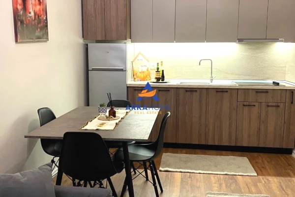 Shtepi me qera Apartament ne Tirane, 1+1, Mobilimi E mobiluar, Pagesa 775  Euro.