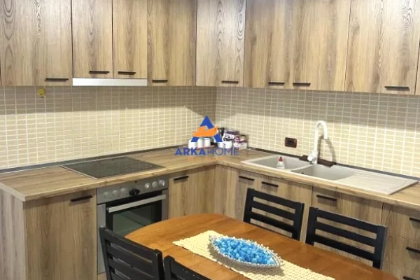 Shtepi me qera Apartament ne Tirane, 2+1, Mobilimi E mobiluar, Pagesa 600  Euro.