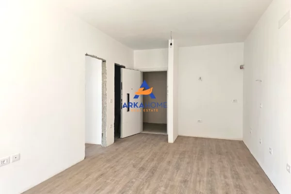 Shtepi ne shitje Apartament ne Tirane, 1+1, Mobilimi Bosh, pa mobiluar, Pagesa 107,419  Euro.
