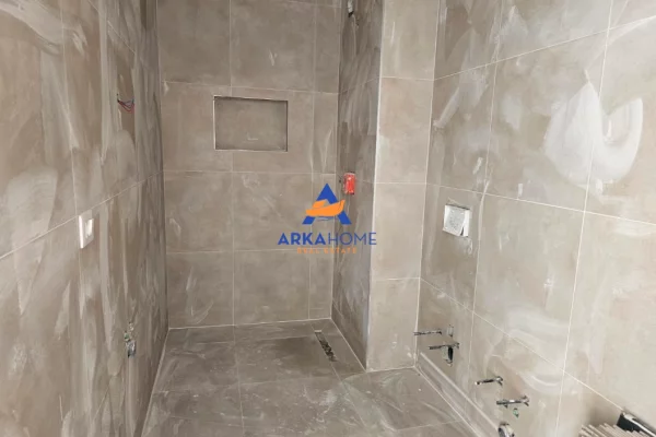 Shtepi ne shitje Apartament ne Tirane, 1+1, Mobilimi Bosh, pa mobiluar, Pagesa 107,419  Euro.