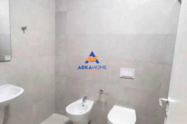 Shtepi me qera Apartament ne Tirane, 2+1, Mobilimi E mobiluar, Pagesa 1,200  Euro.