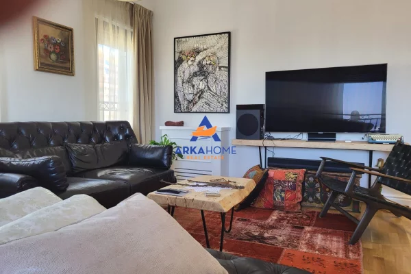 JEPET APARTAMENT ME QERA 2+1+2 BALLKONE "MINISTRIA E DREJTËSIS, BULEVARDI ZOGU I PARË" 1000 EURO