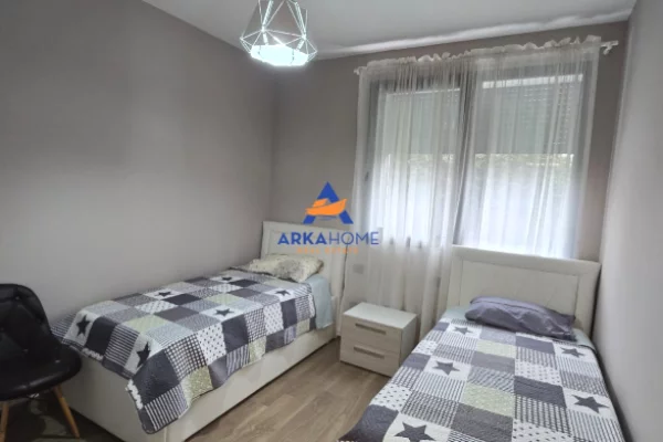 Shtepi me qera Apartament ne Tirane, 2+1, Mobilimi E mobiluar, Pagesa 1,882  Euro.