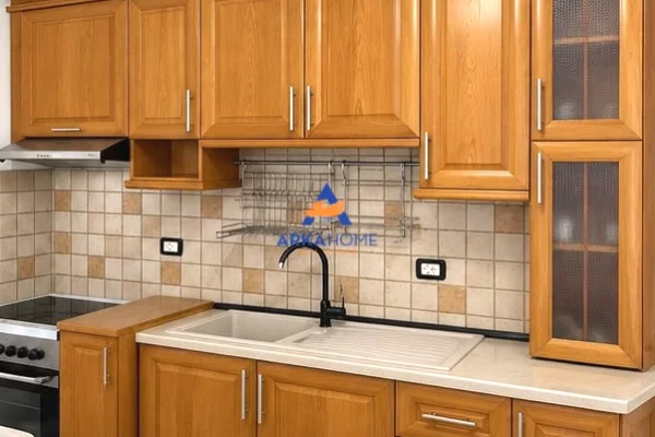 Shtepi me qera Apartament ne Tirane, 1+1, Mobilimi E mobiluar, Pagesa 600  Euro.