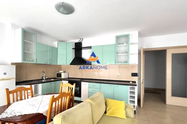 Shtepi me qera Apartament ne Tirane, 2+1, Mobilimi E mobiluar, Pagesa 775  Euro.