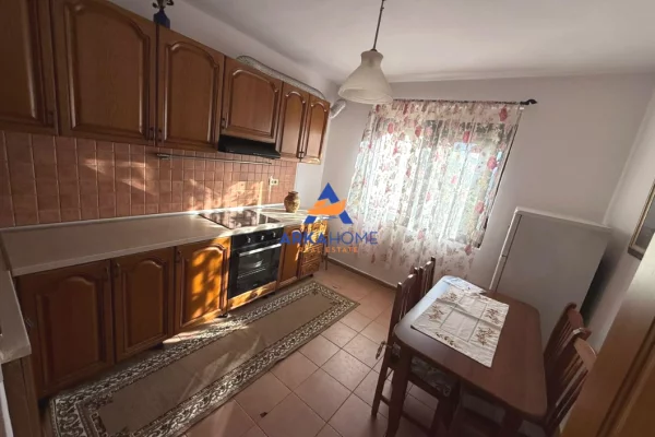 Shtepi me qera Apartament ne Tirane, 2+1, Mobilimi E mobiluar, Pagesa 553  Euro.