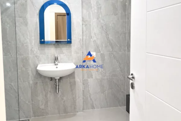 Shtepi me qera Apartament ne Tirane, 2+1, Mobilimi E mobiluar, Pagesa 775  Euro.
