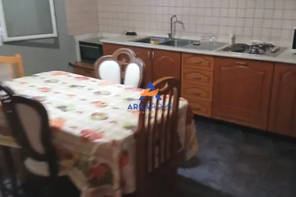 Shtepi me qera Apartament ne Tirane, 2+1, Mobilimi E mobiluar, Pagesa 442  Euro.