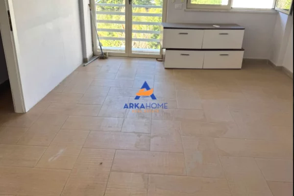Shtepi me qera Apartament ne Tirane, 3+1, Mobilimi Pjeserisht e mobiluar, Pagesa 553  Euro.