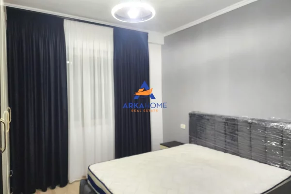 Shtepi me qera Apartament ne Tirane, 2+1, Mobilimi E mobiluar, Pagesa 884  Euro.