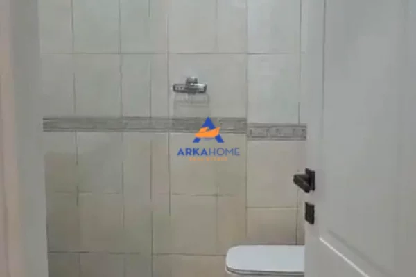 Shtepi me qera Apartament ne Tirane, 2+1, Mobilimi E mobiluar, Pagesa 884  Euro.
