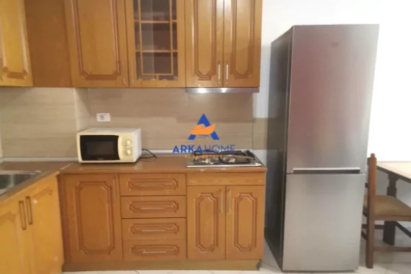 Shtepi me qera Apartament ne Tirane, 1+1, Mobilimi E mobiluar, Pagesa 553  Euro.