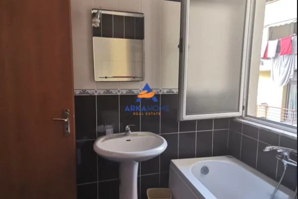 Shtepi me qera Apartament ne Tirane, 1+1, Mobilimi E mobiluar, Pagesa 553  Euro.
